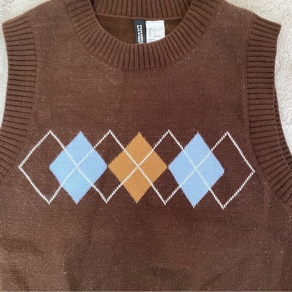 Sweater Vest Women’s Small Divided by H&M Brown Blue And White Diamonds - Picture 8 of 8